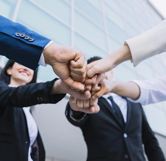 teamwork-concept-with-business-people